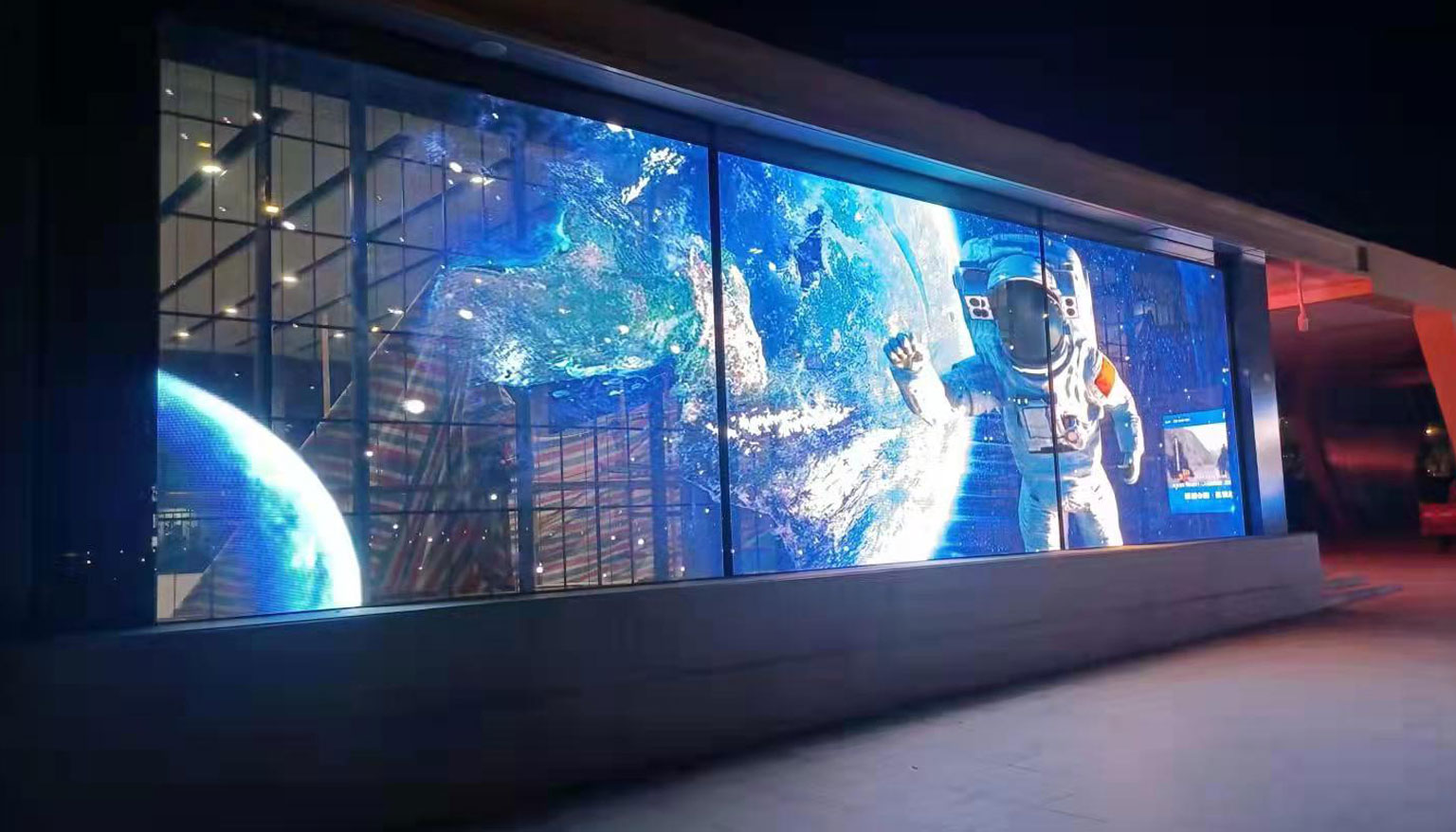Xi'an subway station transparent screen P3.91 display effect